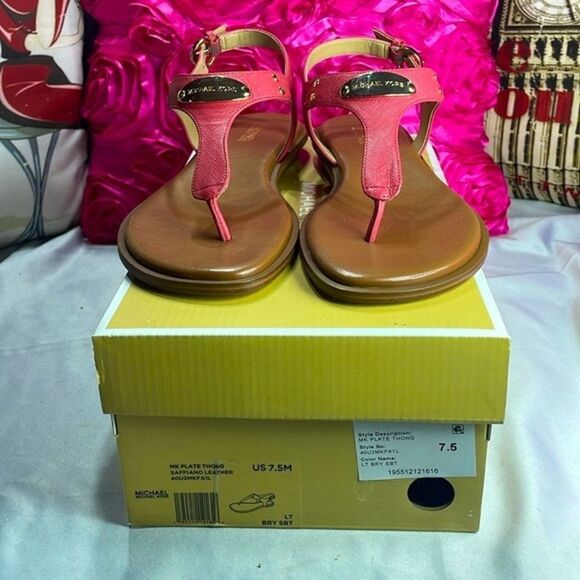 Women's Michael Kors Plate FlatThong Sandal, size 7.5 - Picture 2 of 14